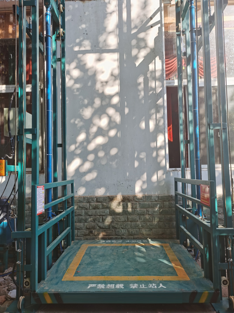 導軌式防爆貨梯